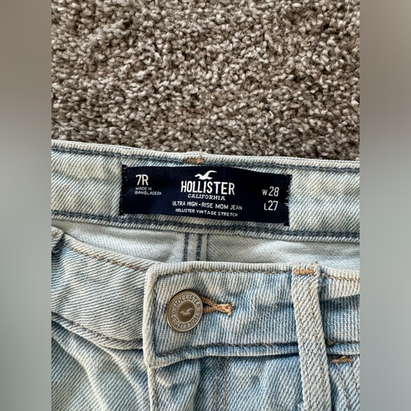 Ultra High-Rise Ripped Mom Jeans, Light Wash - Picture 3 of 3